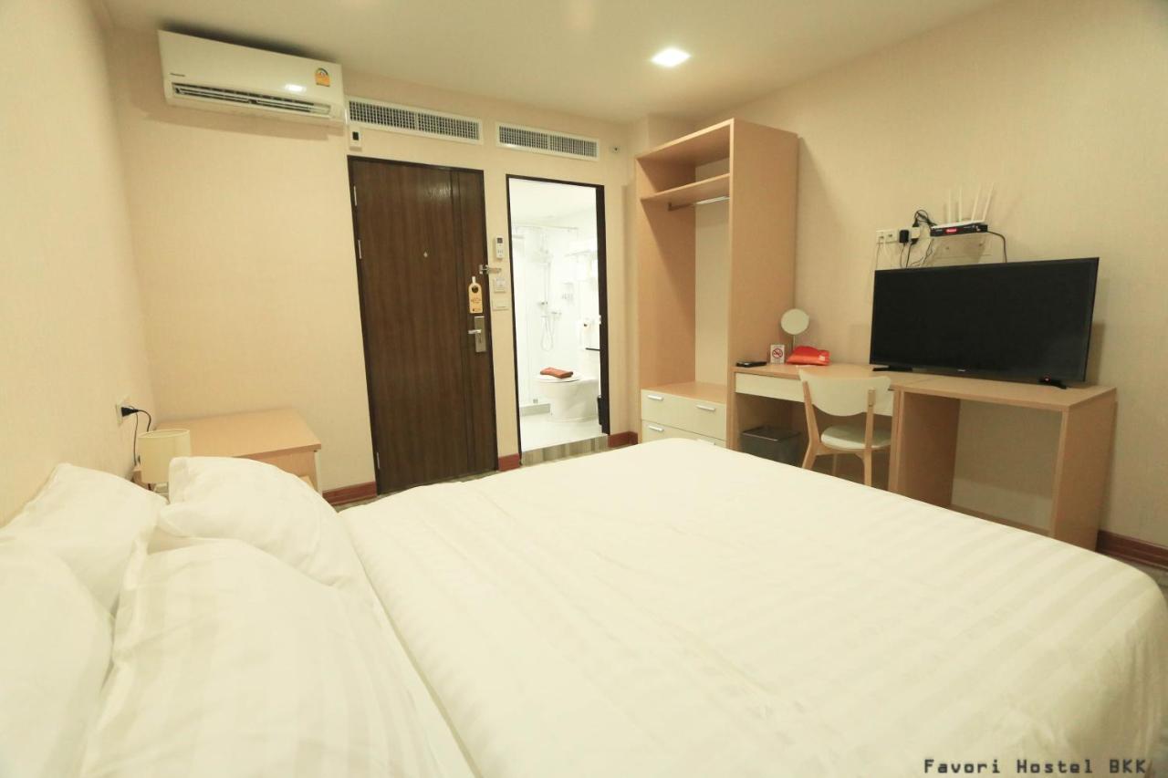 Favori Hostel Bangkok Surawong Exterior photo